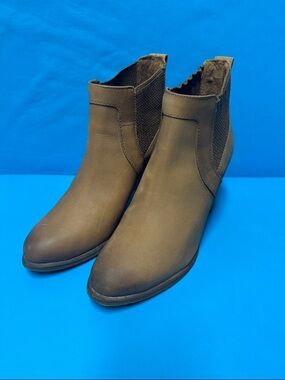 UGG Women's Brown Chelsea Ankle Boots